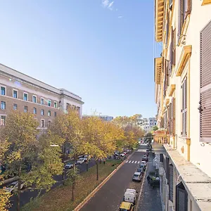 https://domus-castrense.it-romehotels.com