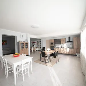 10 E Lode Aparthotel